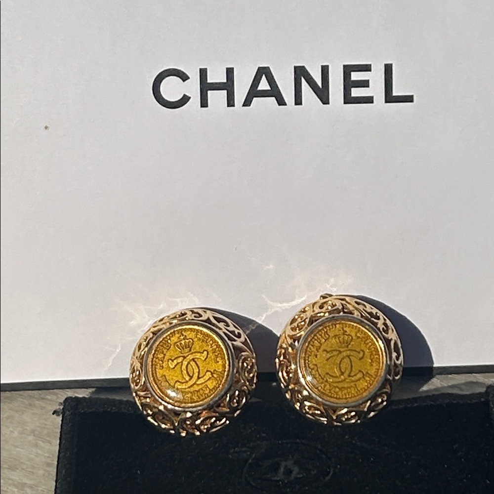 CHANEL VINTAGE RUBCAMELL MURANO GLASS CLIP-ON EARRINGS